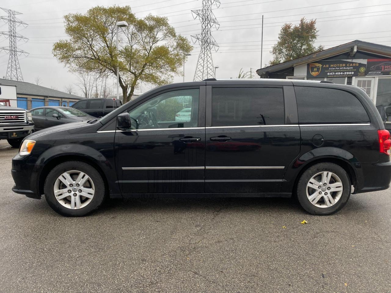 2014 Dodge Grand Caravan Crew - Photo #2