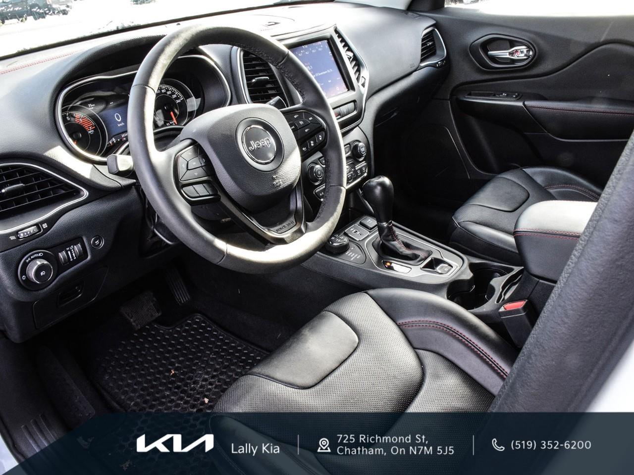 2023 Jeep Cherokee Trailhawk New Arrival | Clean CarFax | Low KMs | Leather | Nav | Roof Photo