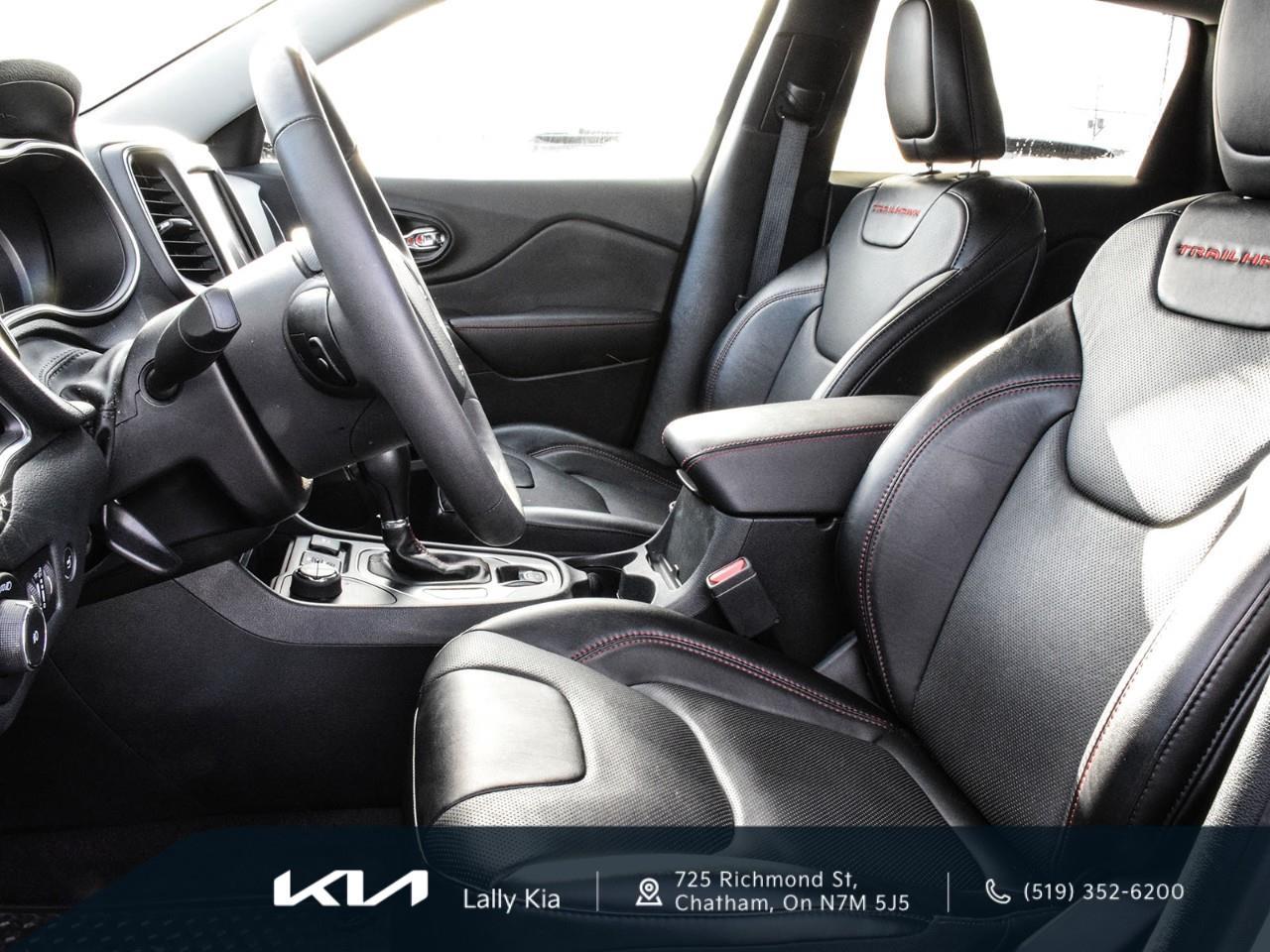 2023 Jeep Cherokee Trailhawk New Arrival | Clean CarFax | Low KMs | Leather | Nav | Roof Photo