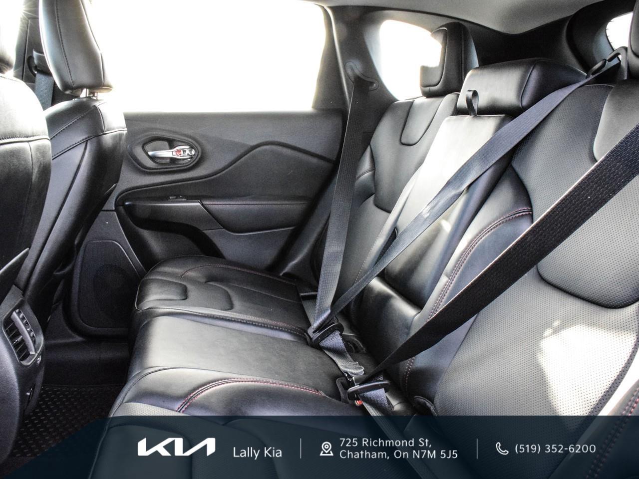 2023 Jeep Cherokee Trailhawk New Arrival | Clean CarFax | Low KMs | Leather | Nav | Roof Photo