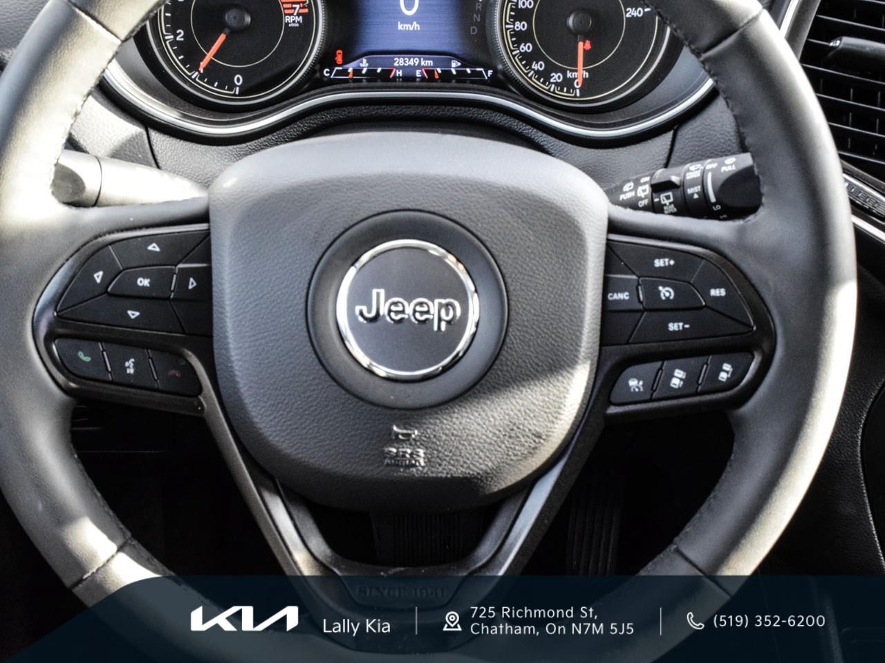 2023 Jeep Cherokee Trailhawk New Arrival | Clean CarFax | Low KMs | Leather | Nav | Roof Photo