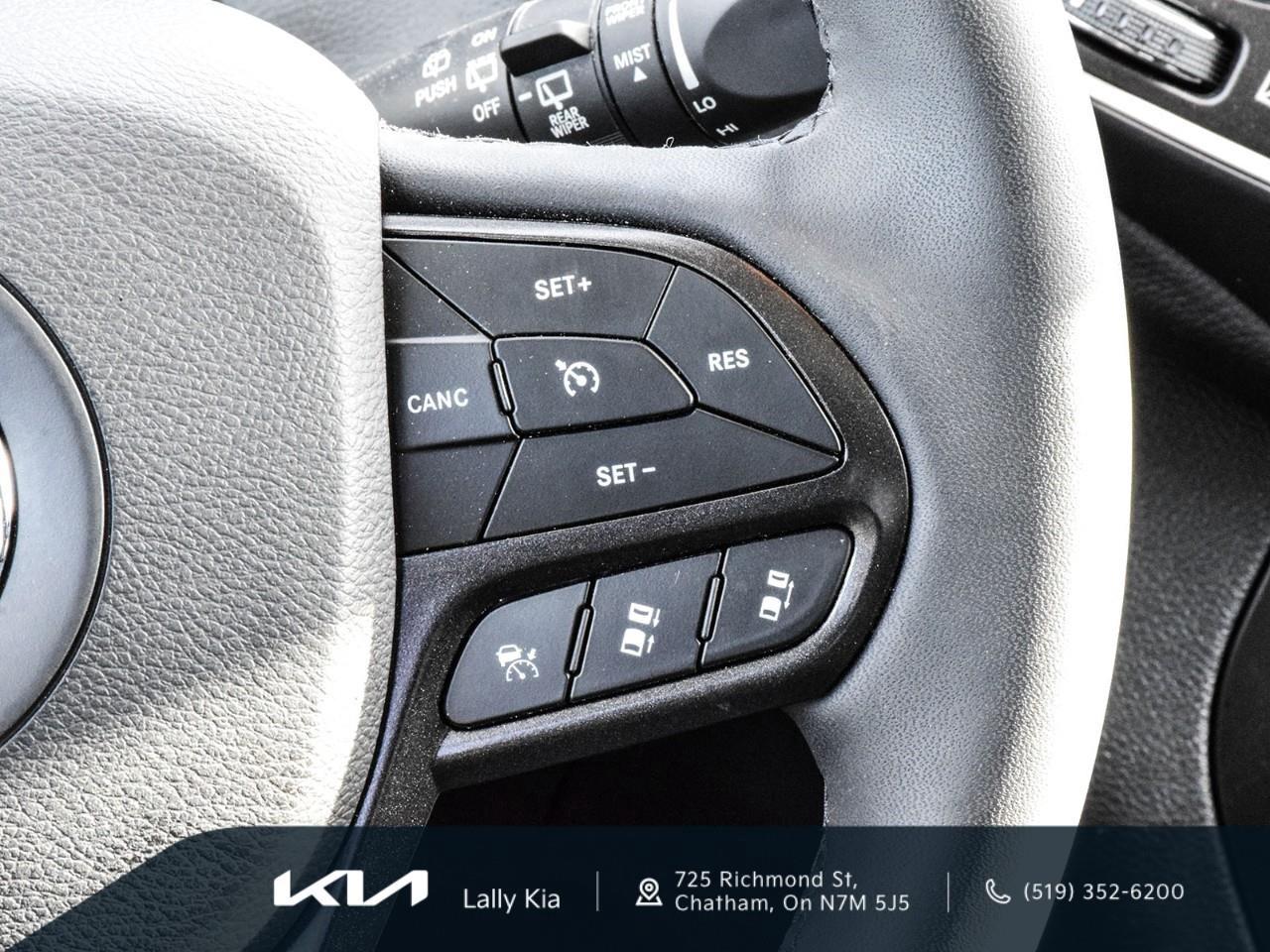 2023 Jeep Cherokee Trailhawk New Arrival | Clean CarFax | Low KMs | Leather | Nav | Roof Photo