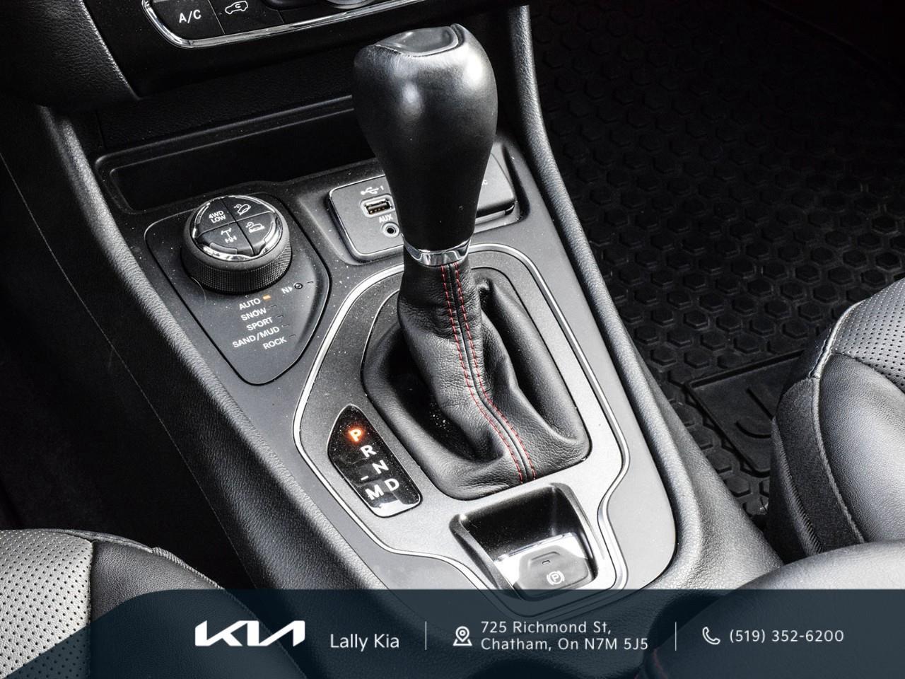 2023 Jeep Cherokee Trailhawk New Arrival | Clean CarFax | Low KMs | Leather | Nav | Roof Photo