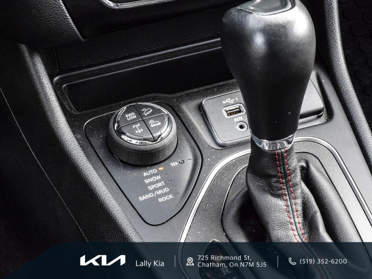 2023 Jeep Cherokee Trailhawk New Arrival | Clean CarFax | Low KMs | Leather | Nav | Roof Photo