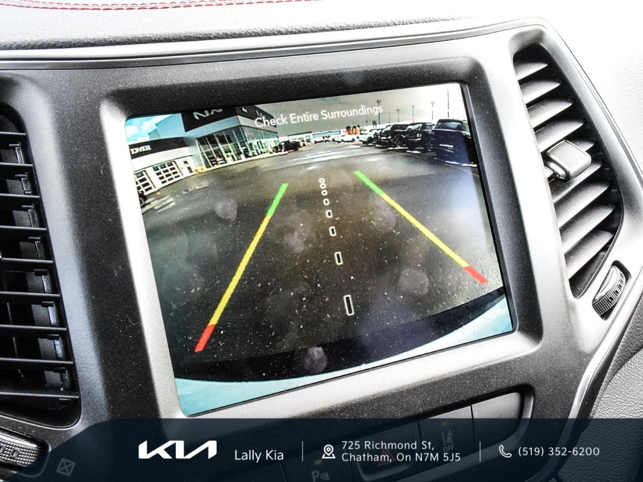 2023 Jeep Cherokee Trailhawk New Arrival | Clean CarFax | Low KMs | Leather | Nav | Roof Photo