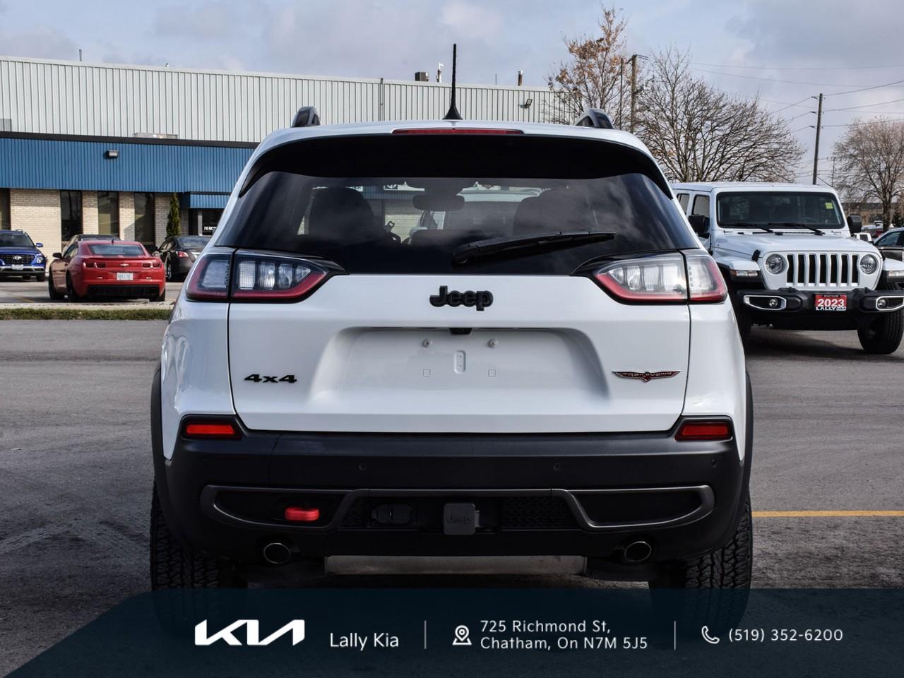 2023 Jeep Cherokee Trailhawk New Arrival | Clean CarFax | Low KMs | Leather | Nav | Roof Photo