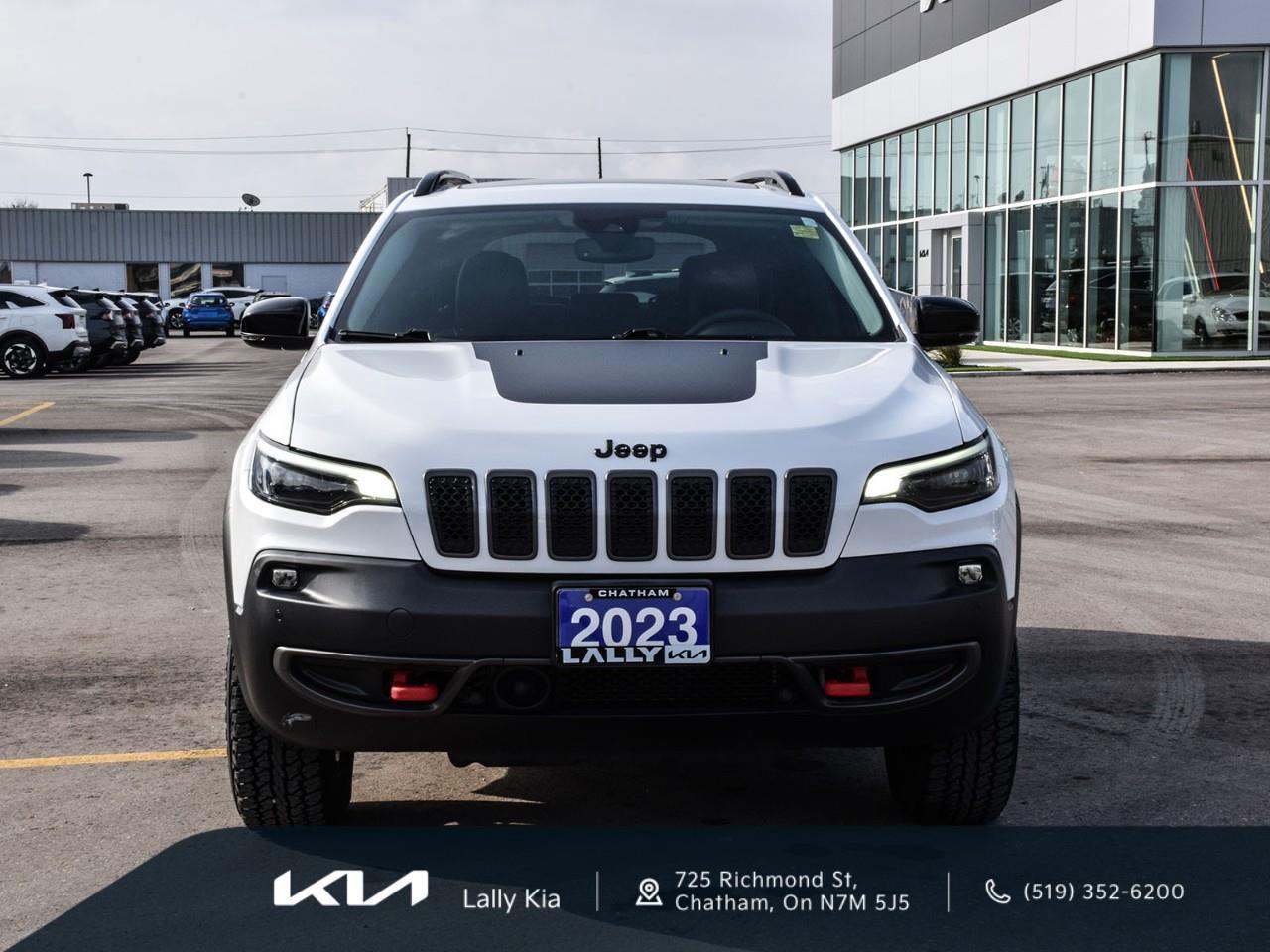2023 Jeep Cherokee Trailhawk New Arrival | Clean CarFax | Low KMs | Leather | Nav | Roof Photo