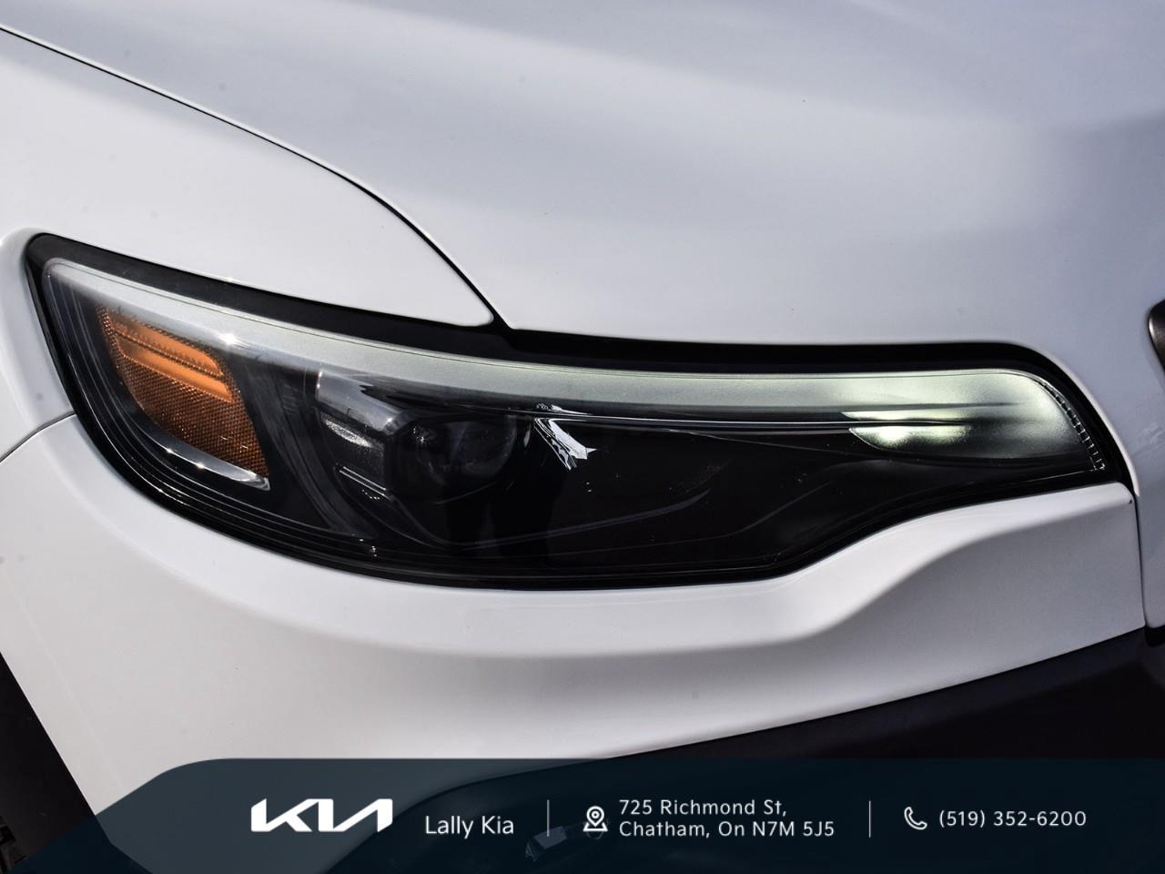 2023 Jeep Cherokee Trailhawk New Arrival | Clean CarFax | Low KMs | Leather | Nav | Roof Photo