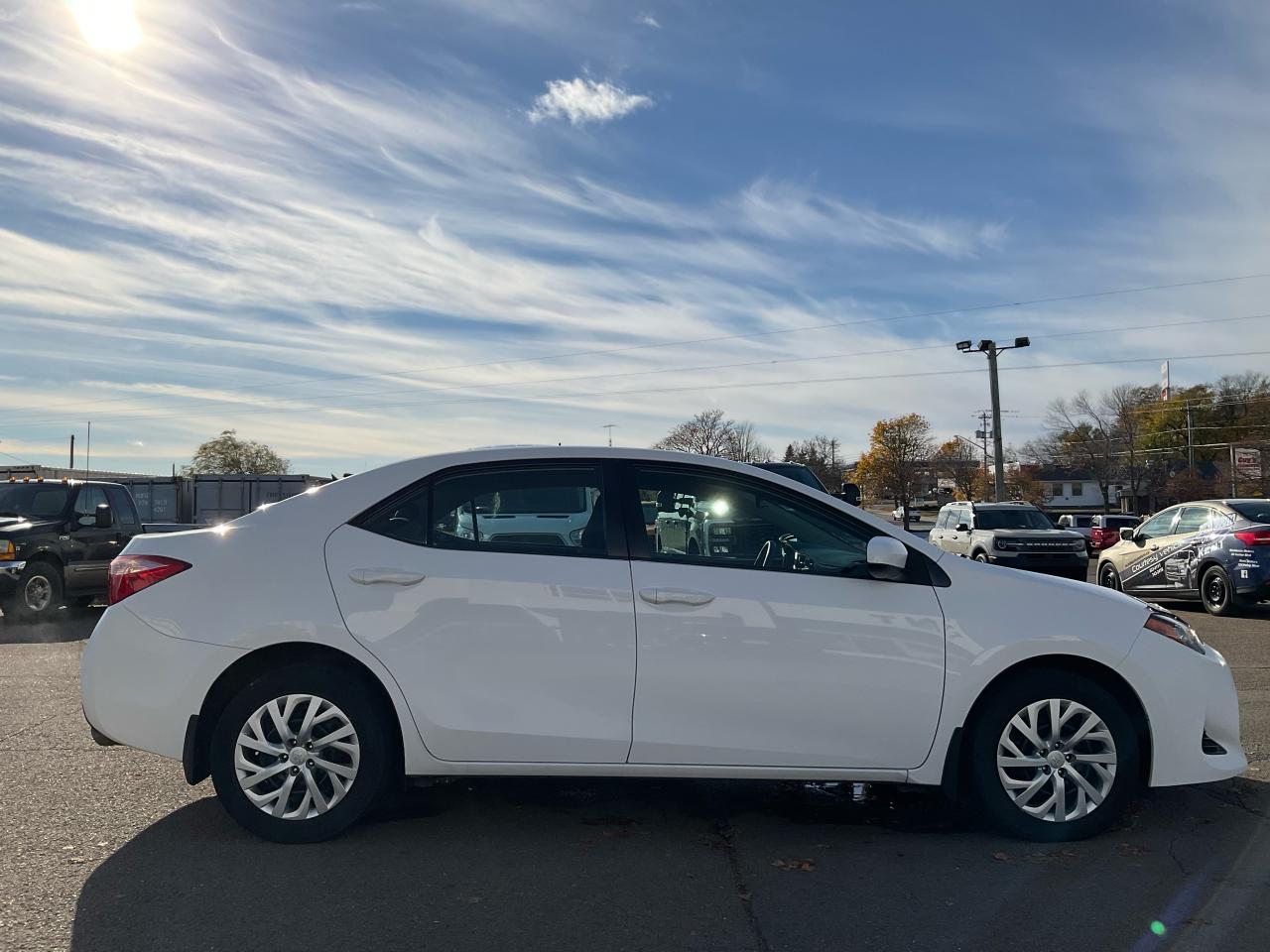 2017 Toyota Corolla LE Photo5