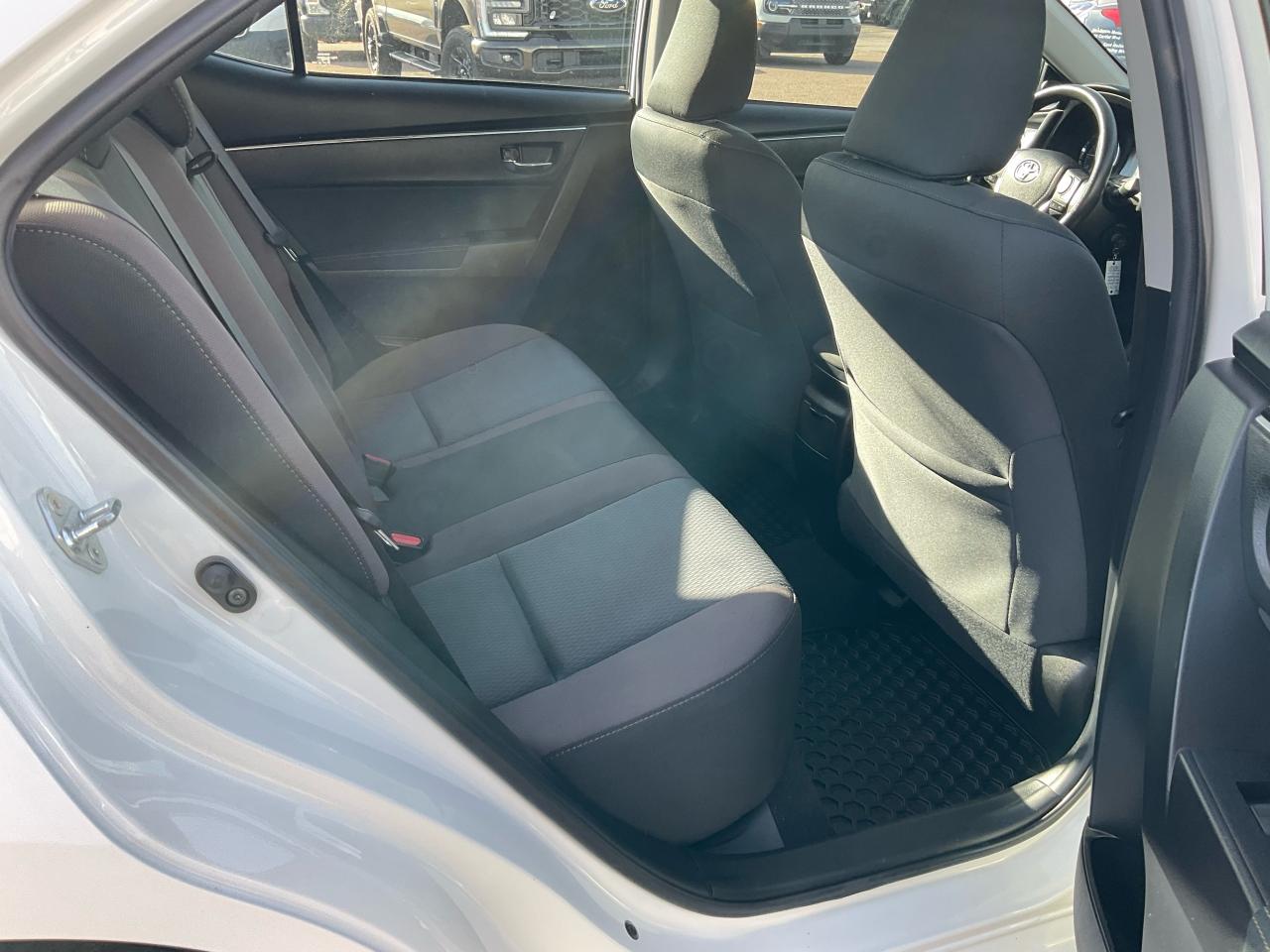 2017 Toyota Corolla LE Photo5