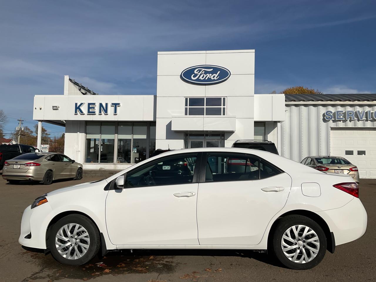 2017 Toyota Corolla LE Photo5