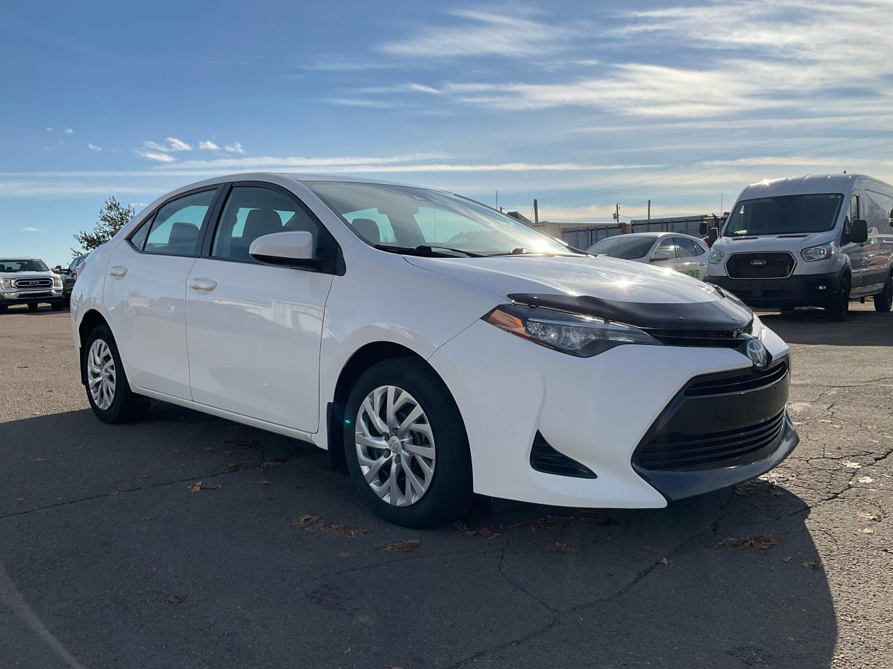 2017 Toyota Corolla LE Photo2