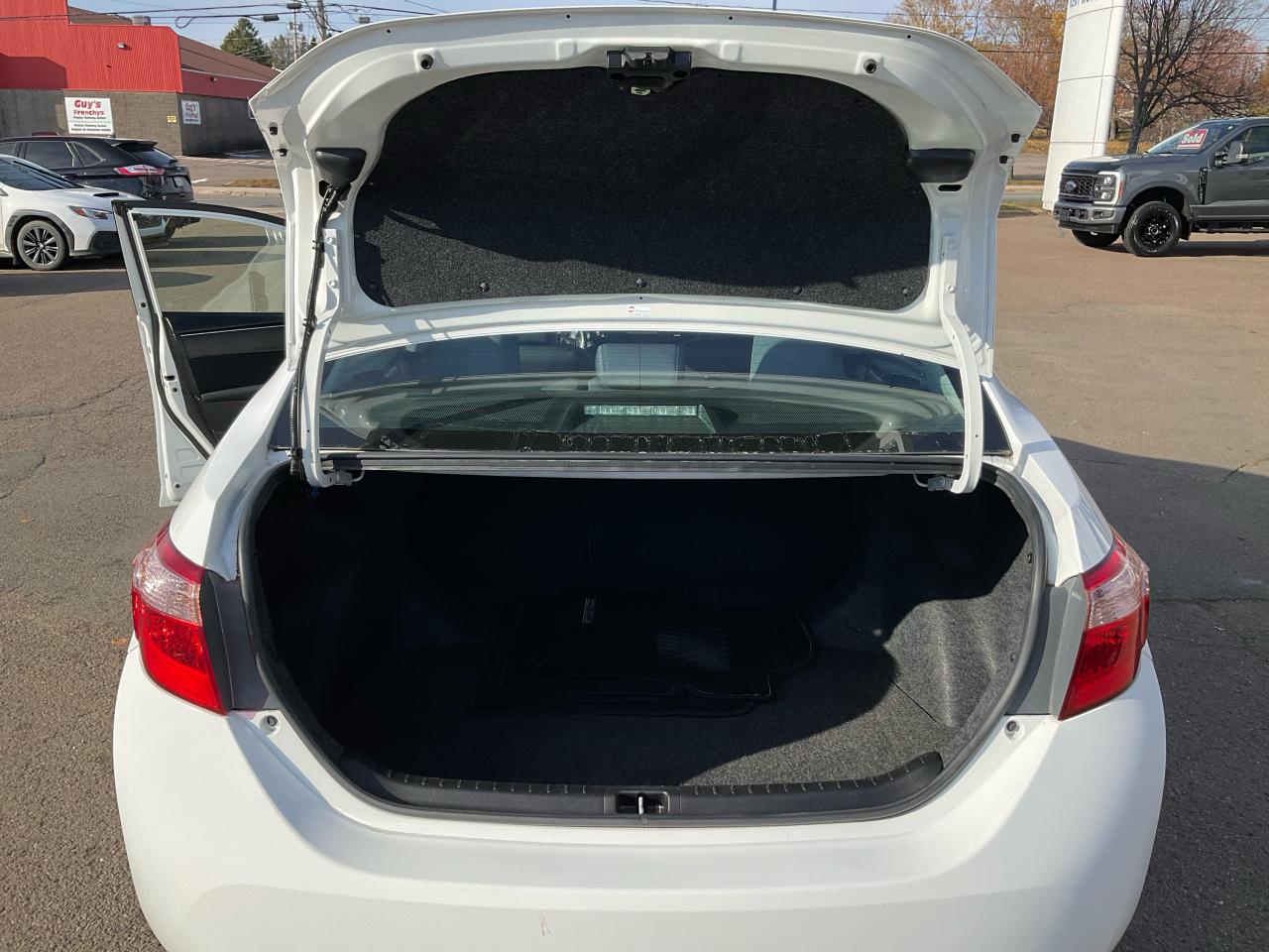 2017 Toyota Corolla LE Photo5