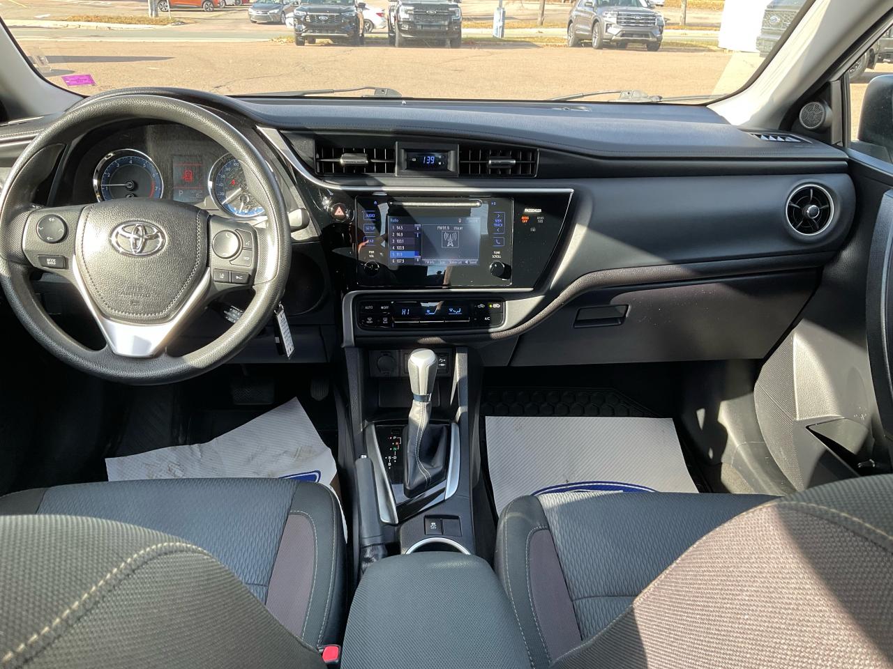 2017 Toyota Corolla LE Photo5