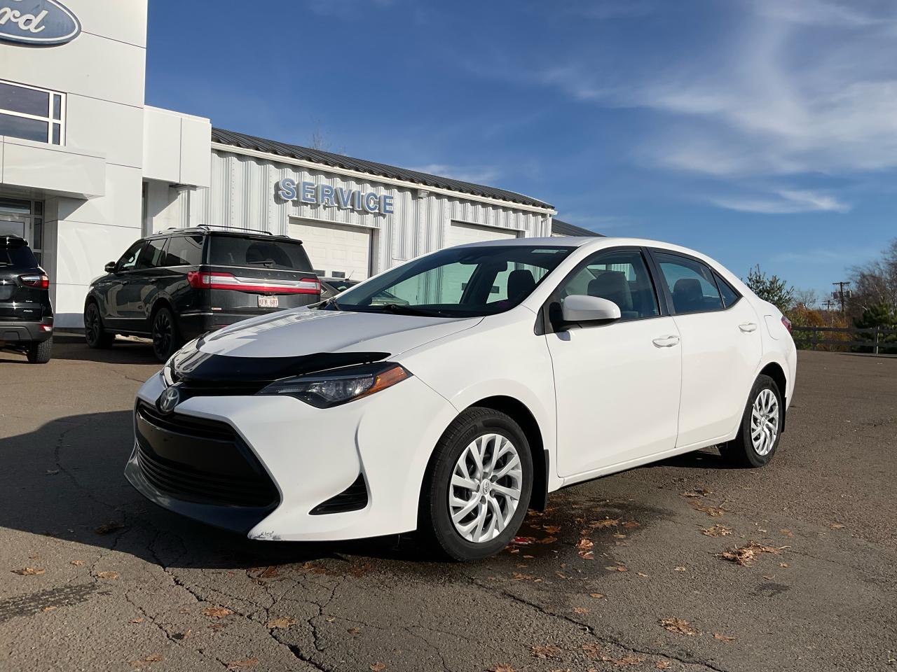 2017 Toyota Corolla LE Photo0