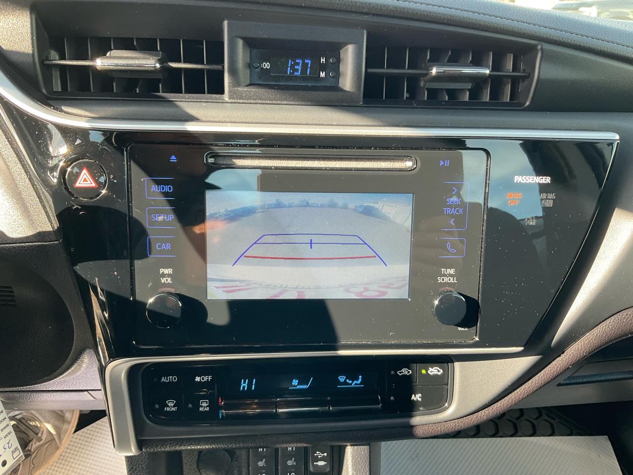 2017 Toyota Corolla LE Photo5