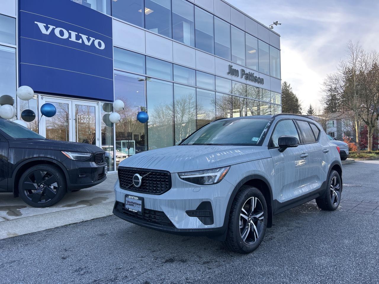 New 2026 Volvo XC40 B5 AWD Core Dark Theme for sale in Surrey, BC