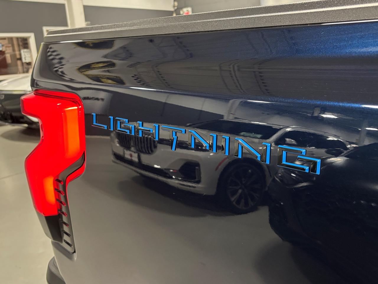 2023 Ford F-150 Lightning LARIAT 4WD|SUPERCREW|EXTENDEDRANGE|ANTIMATTERBLUE| - Photo #7