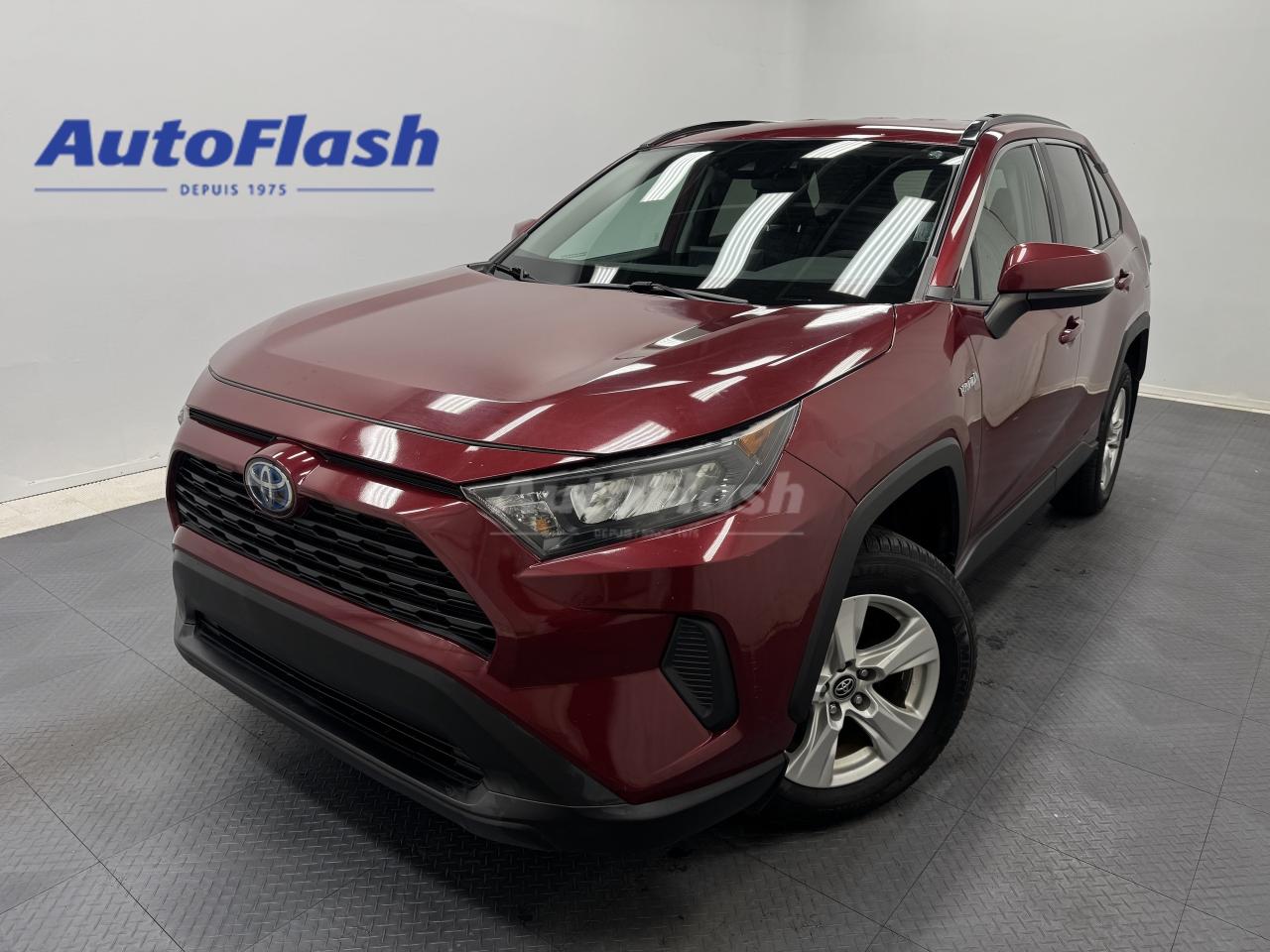 Used 2019 Toyota RAV4 LE, HYBRIDE, AWD, CARPLAY, CAMERA, SIÈGE CHAUFFANT for sale in Saint-Hubert, QC