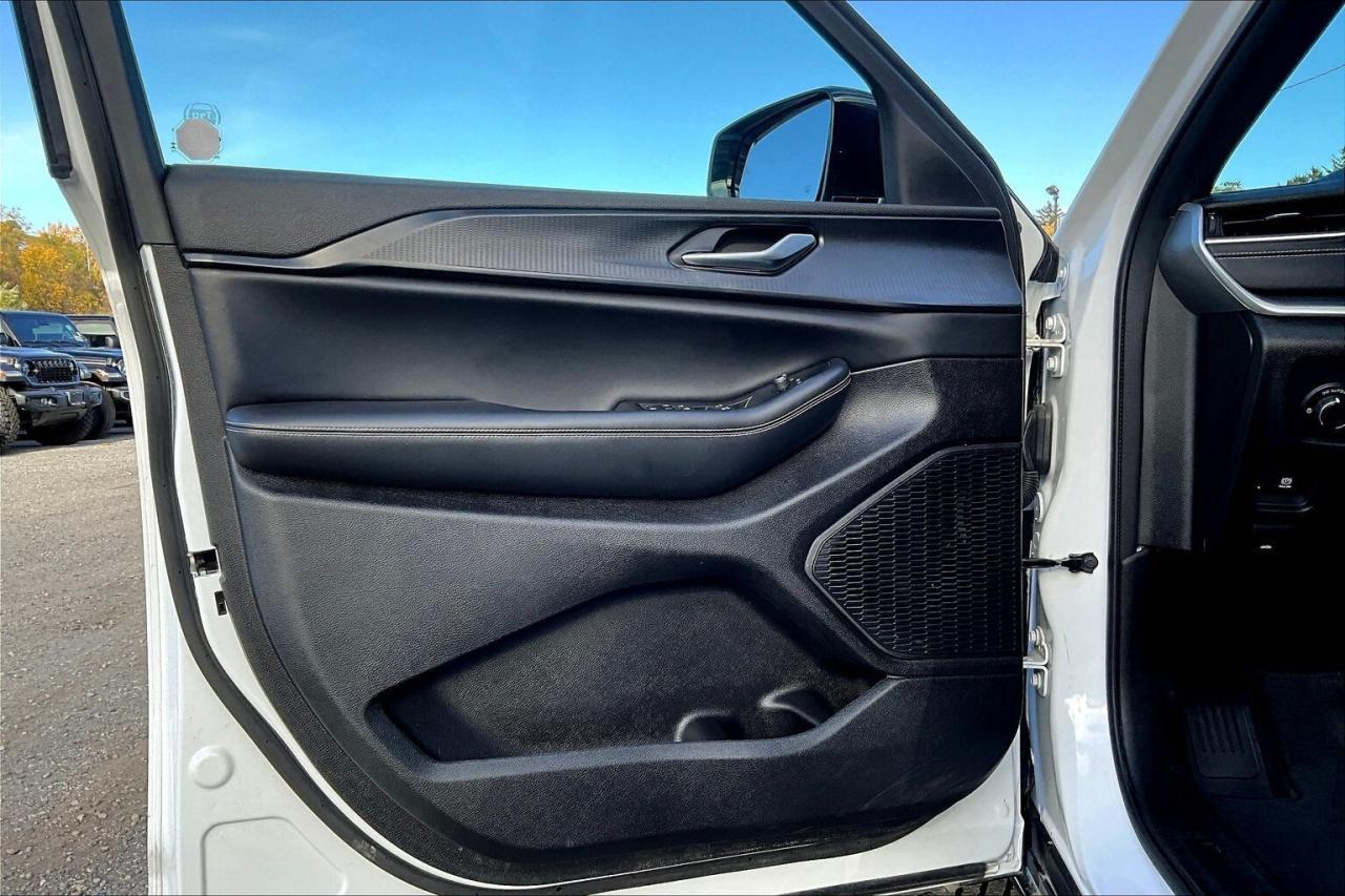 2023 Jeep Grand Cherokee Altitude |Heated Seats |Safety Tech |Sunroof |4X4 Photo