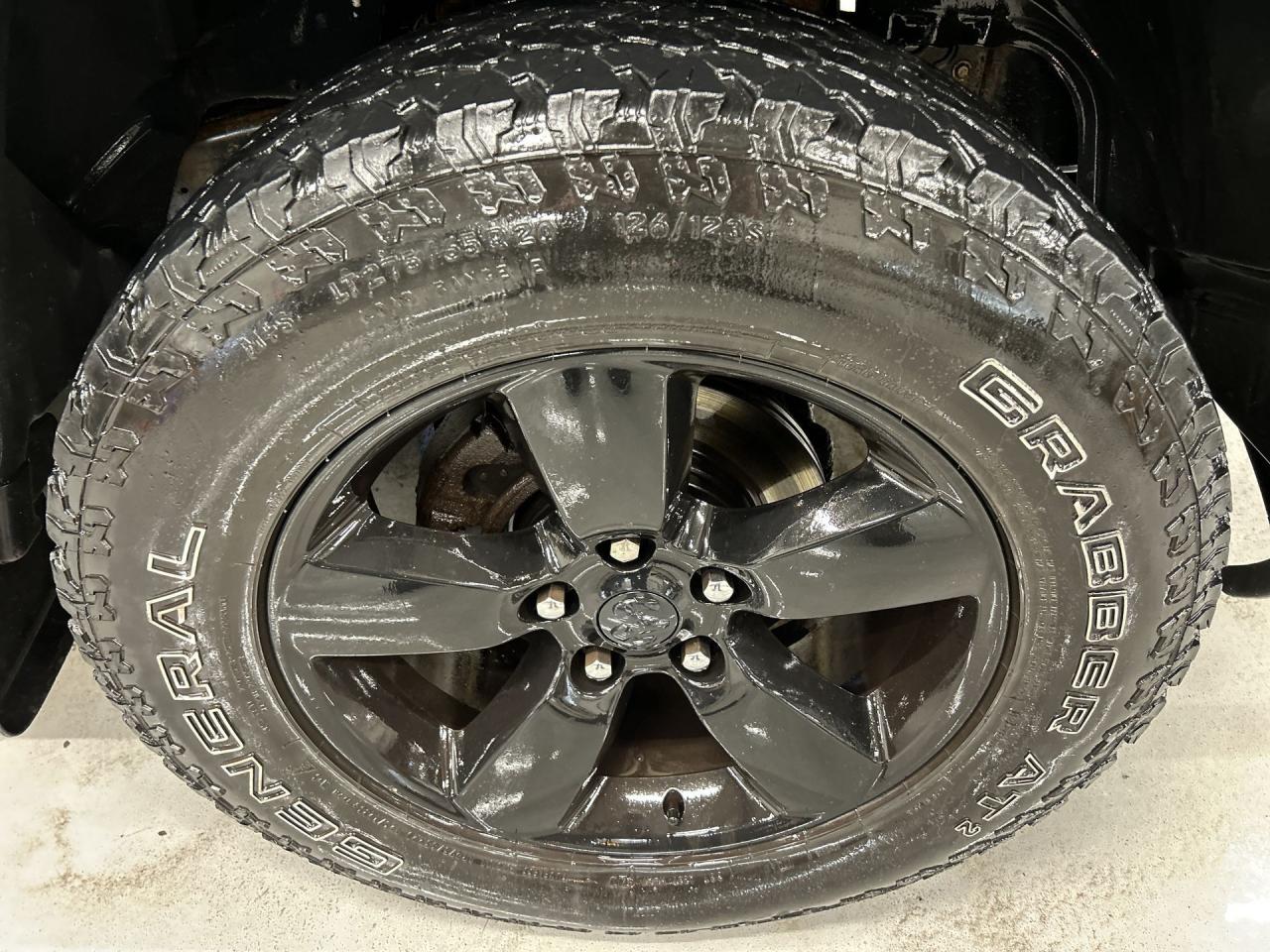 2017 RAM 1500 BLACK EXPRESS 4X4 | 20IN ALLOYS | TOW PKG Photo3