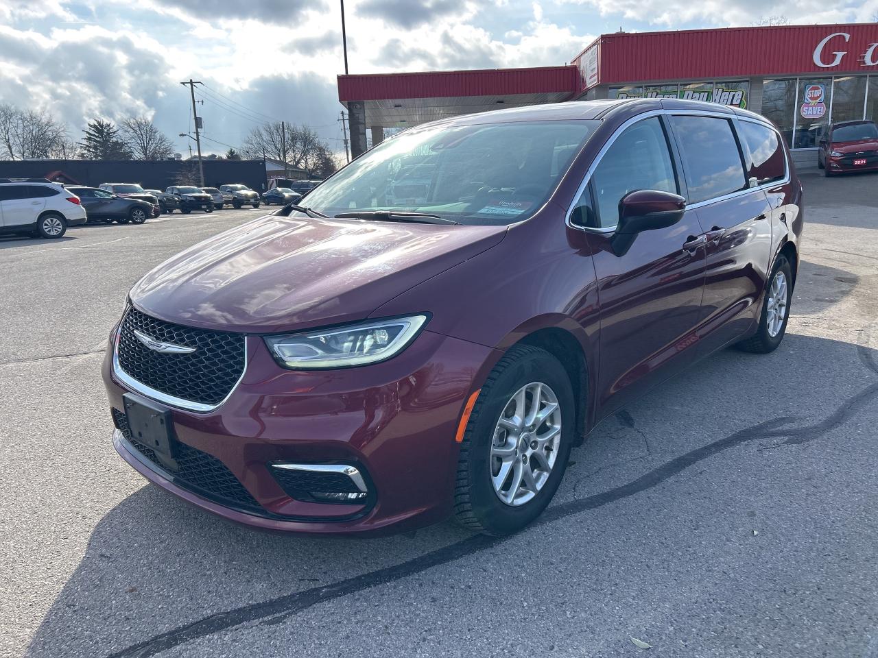 2023 Chrysler Pacifica TOURING L, CLEAN CARFAX, 7 PASSENGER, REMOTE START - Photo #2