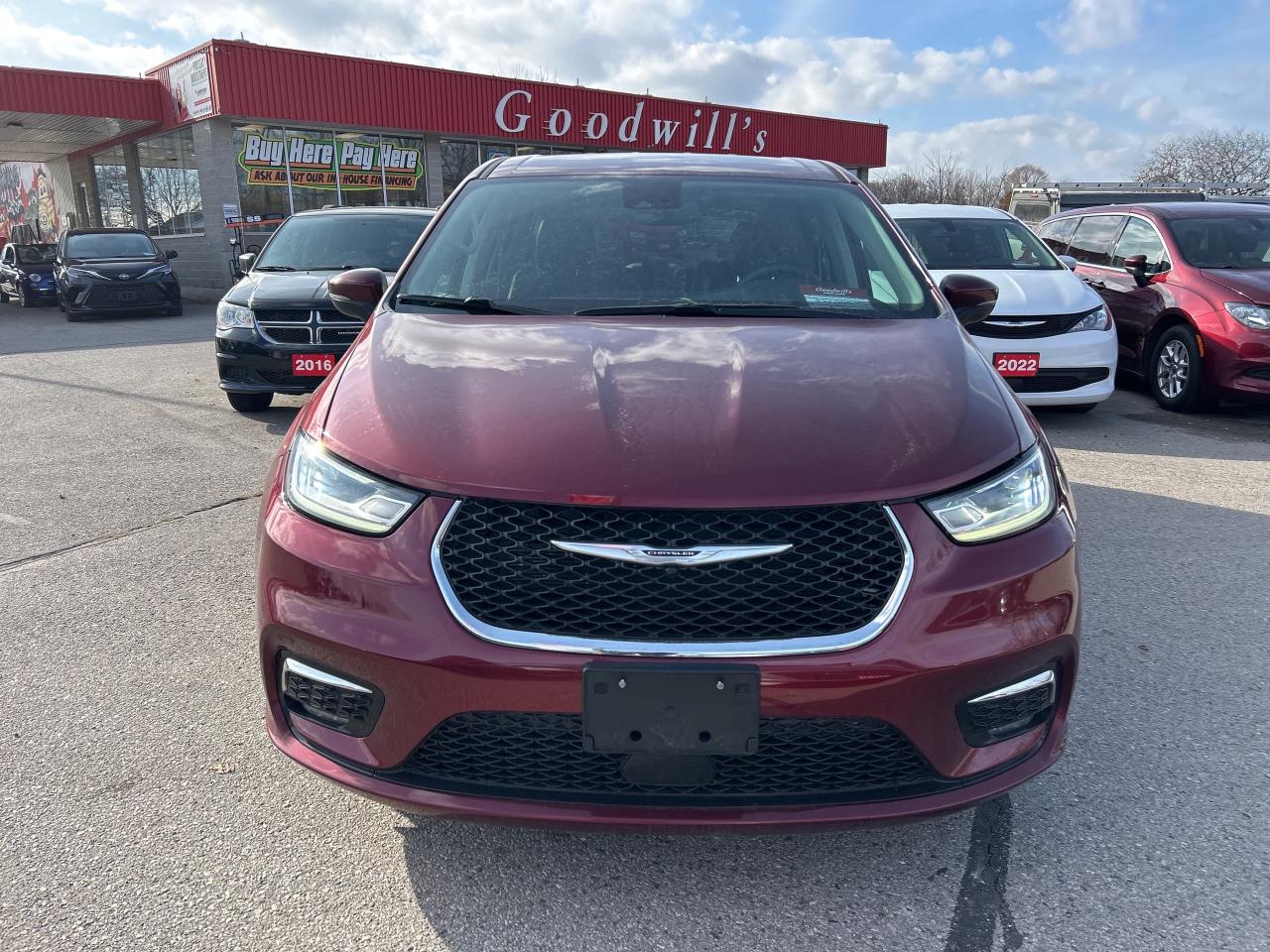 2023 Chrysler Pacifica TOURING L, CLEAN CARFAX, 7 PASSENGER, REMOTE START - Photo #3