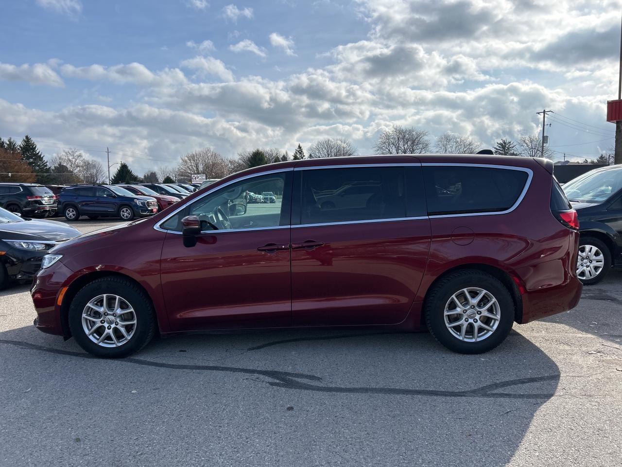 2023 Chrysler Pacifica TOURING L, CLEAN CARFAX, 7 PASSENGER, REMOTE START - Photo #9