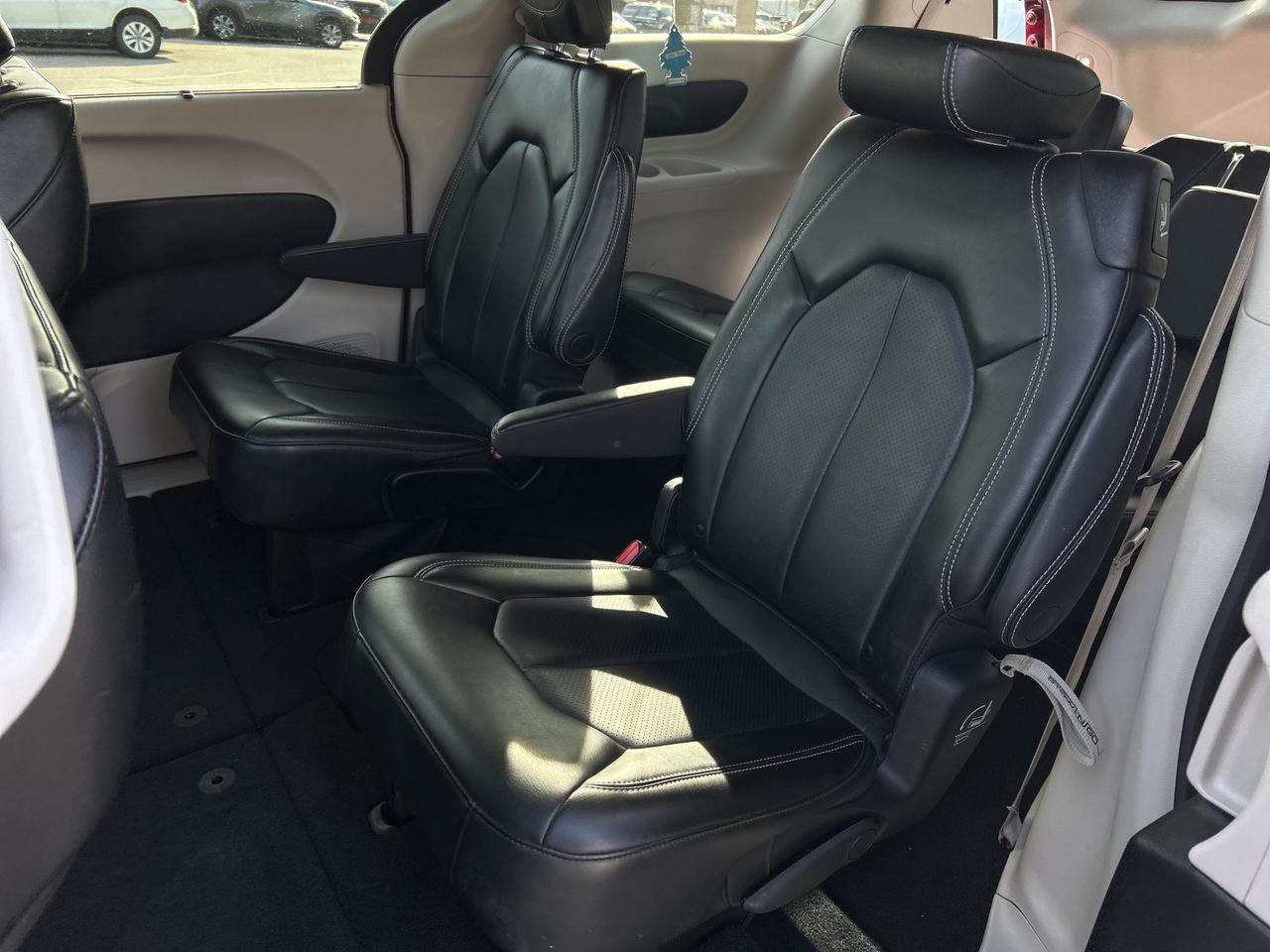 2023 Chrysler Pacifica TOURING L, CLEAN CARFAX, 7 PASSENGER, REMOTE START - Photo #12