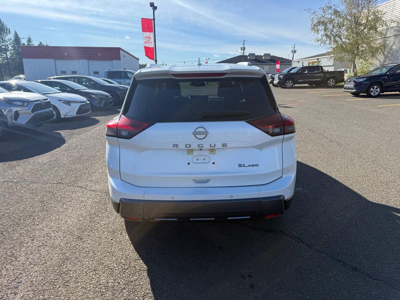 2024 Nissan Rogue SL Photo