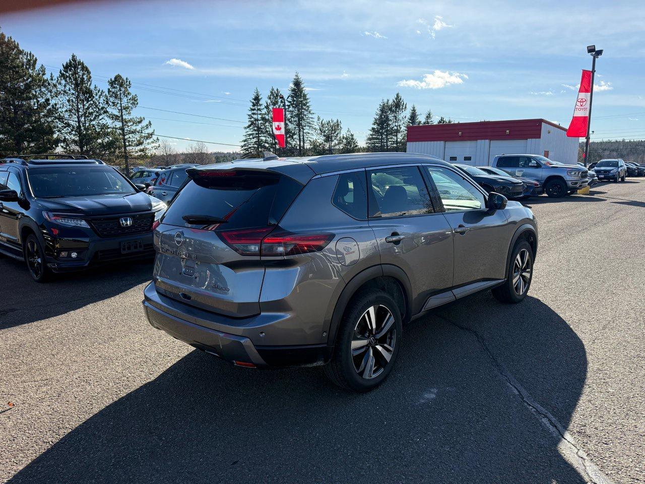 2024 Nissan Rogue SL Photo4