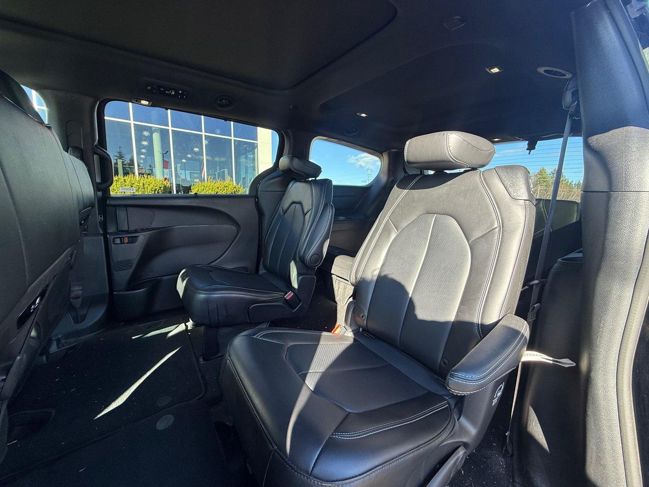 2024 Chrysler Pacifica Touring-L Photo