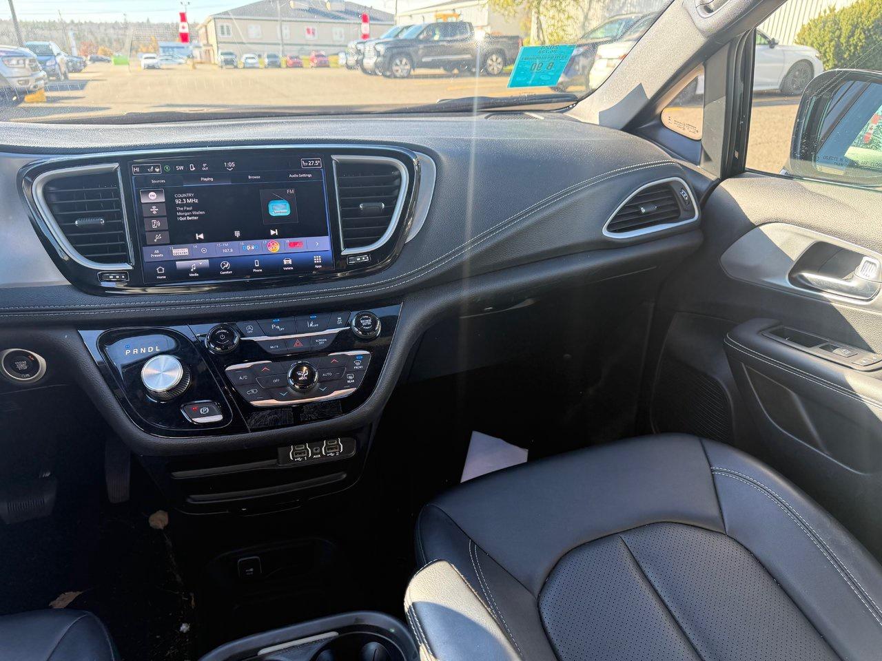 2024 Chrysler Pacifica Touring-L Photo