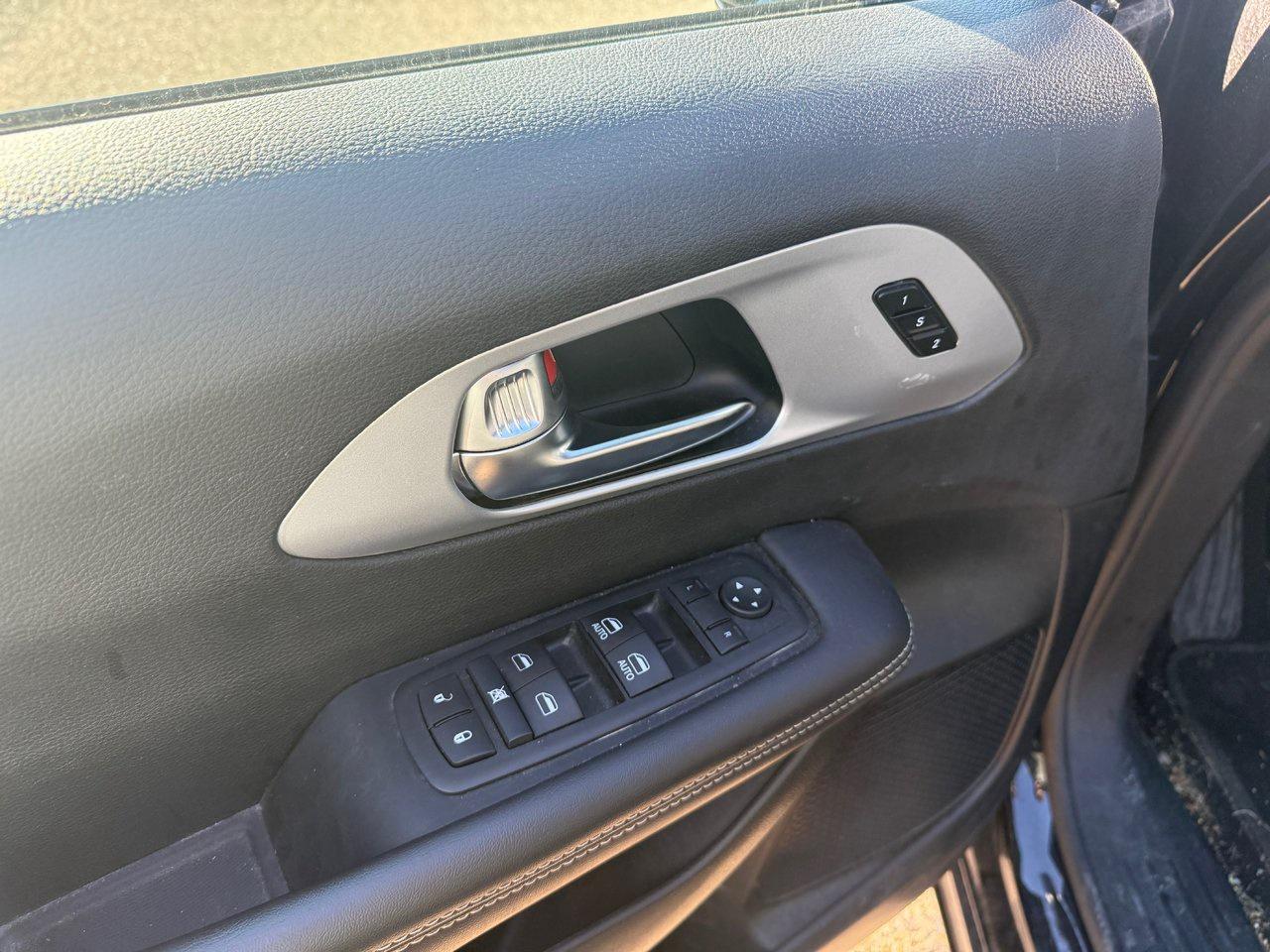 2024 Chrysler Pacifica Touring-L Photo