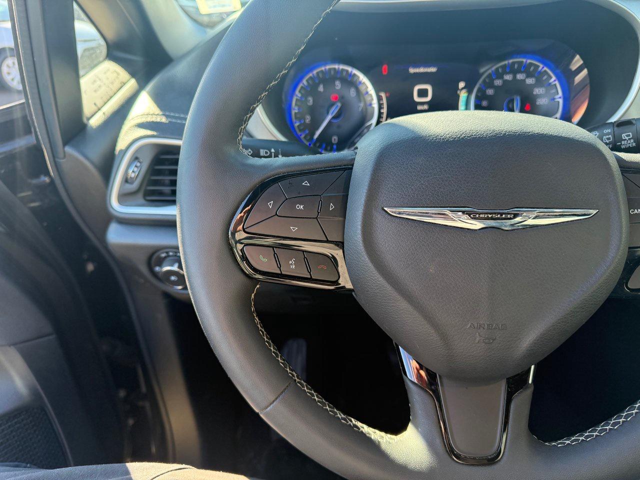 2024 Chrysler Pacifica Touring-L Photo