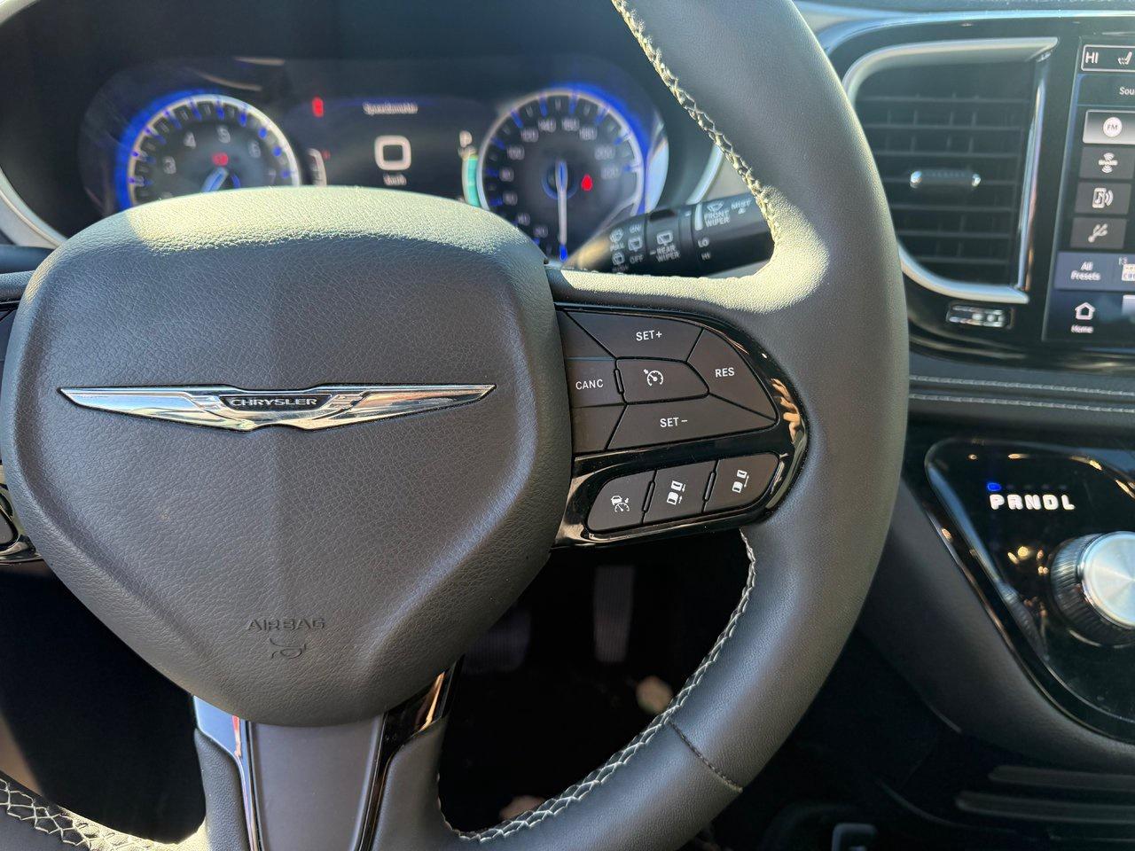 2024 Chrysler Pacifica Touring-L Photo