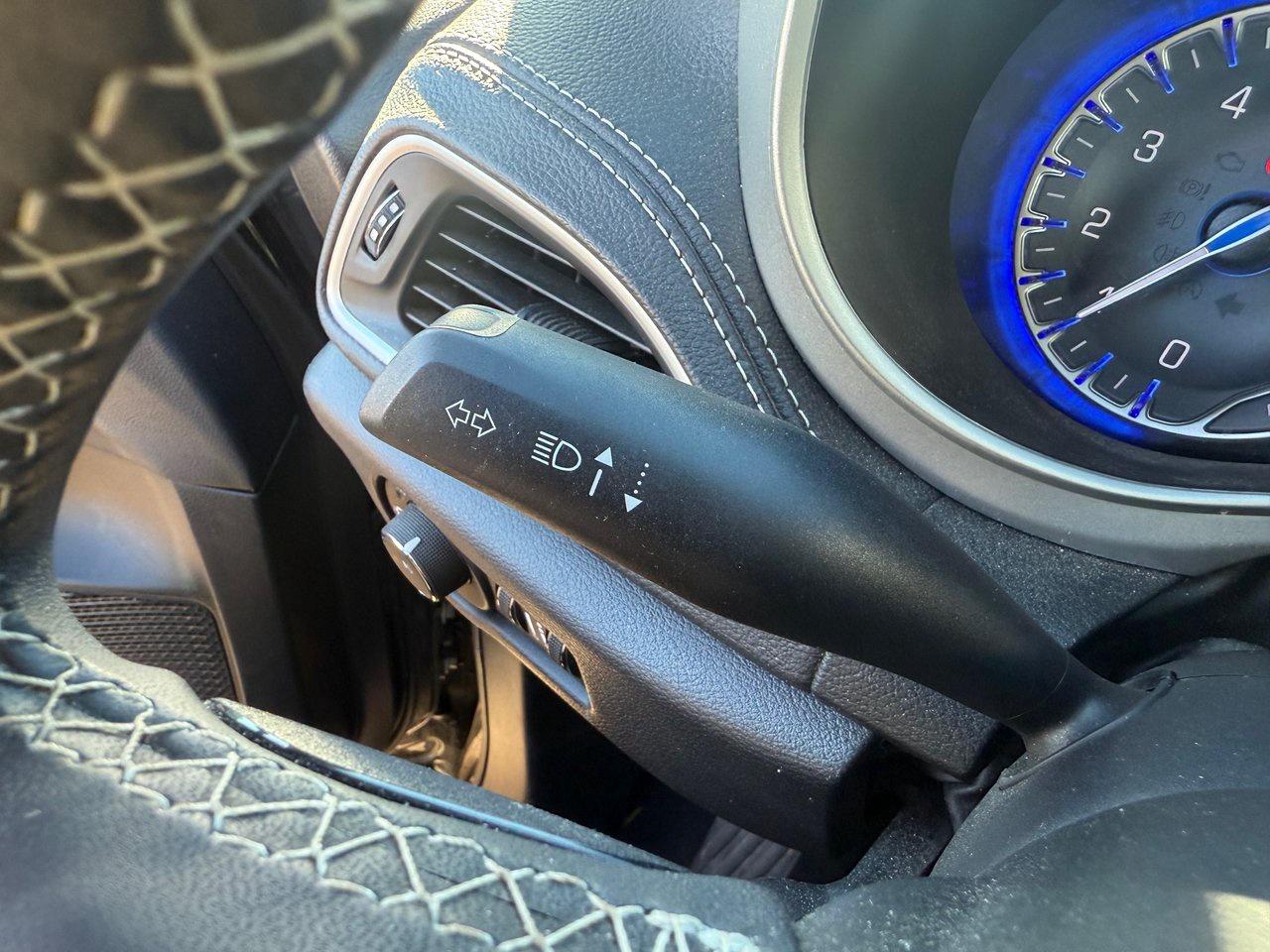 2024 Chrysler Pacifica Touring-L Photo