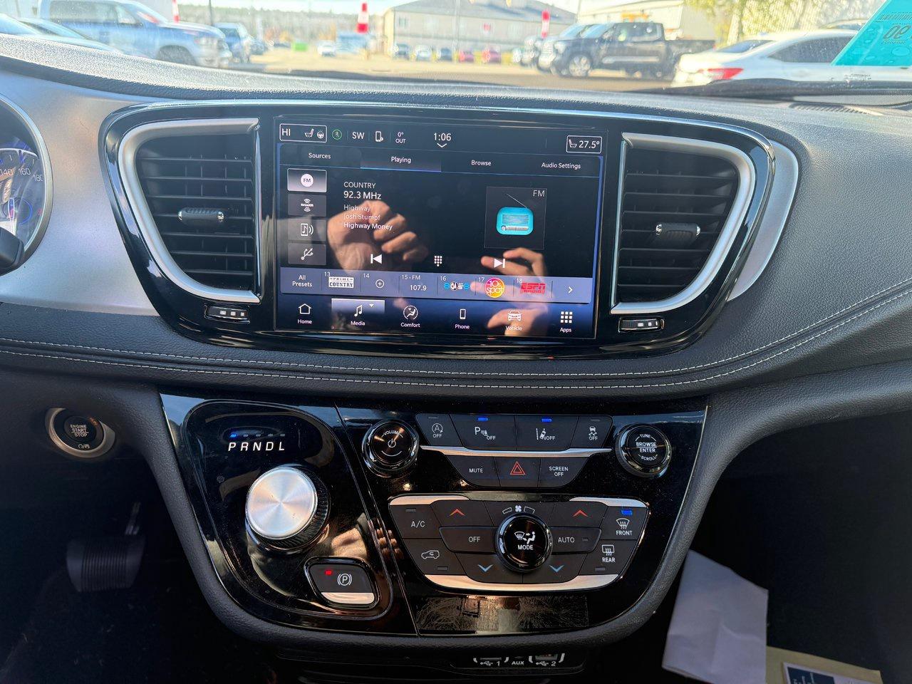 2024 Chrysler Pacifica Touring-L Photo