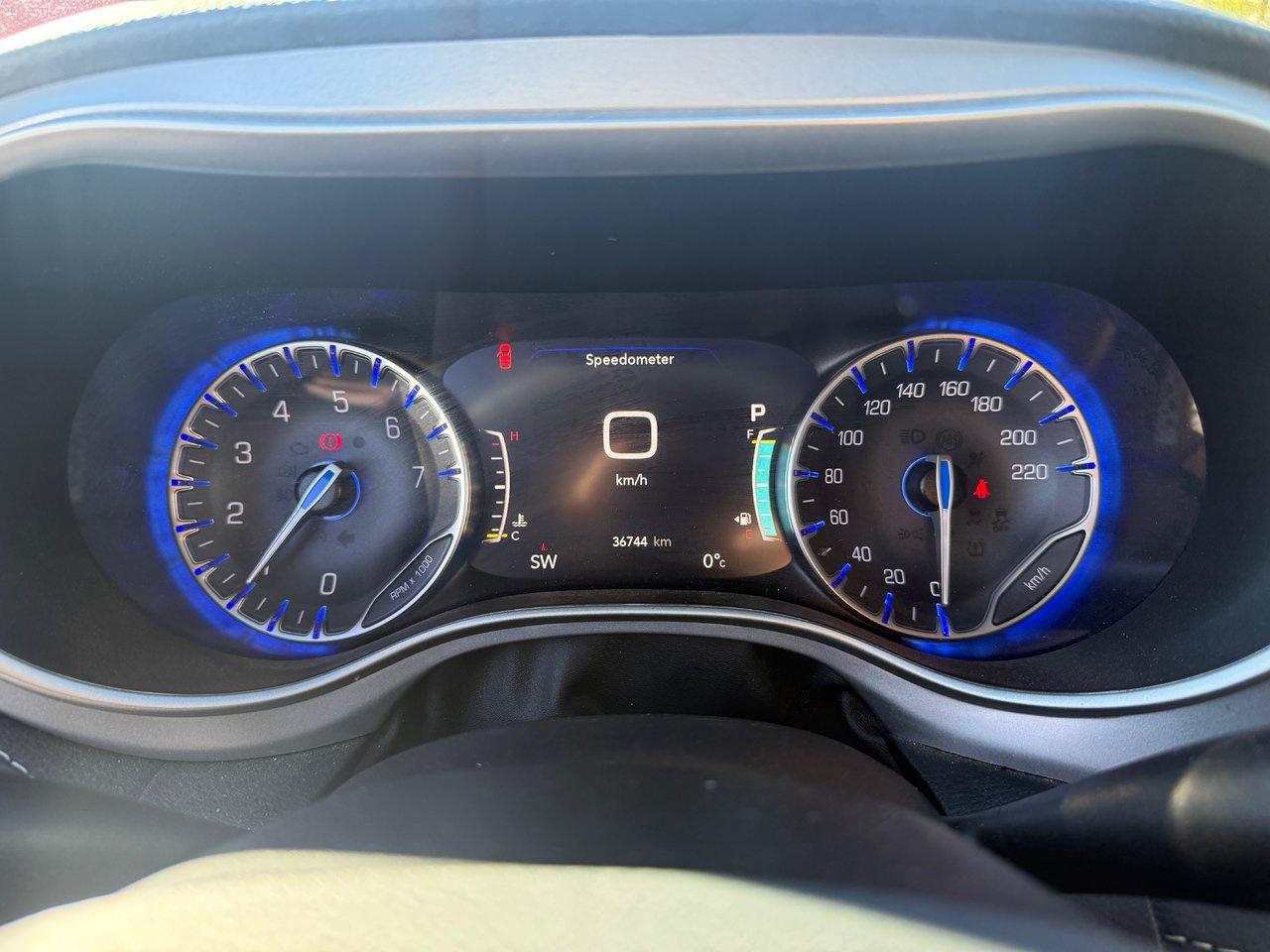 2024 Chrysler Pacifica Touring-L Photo