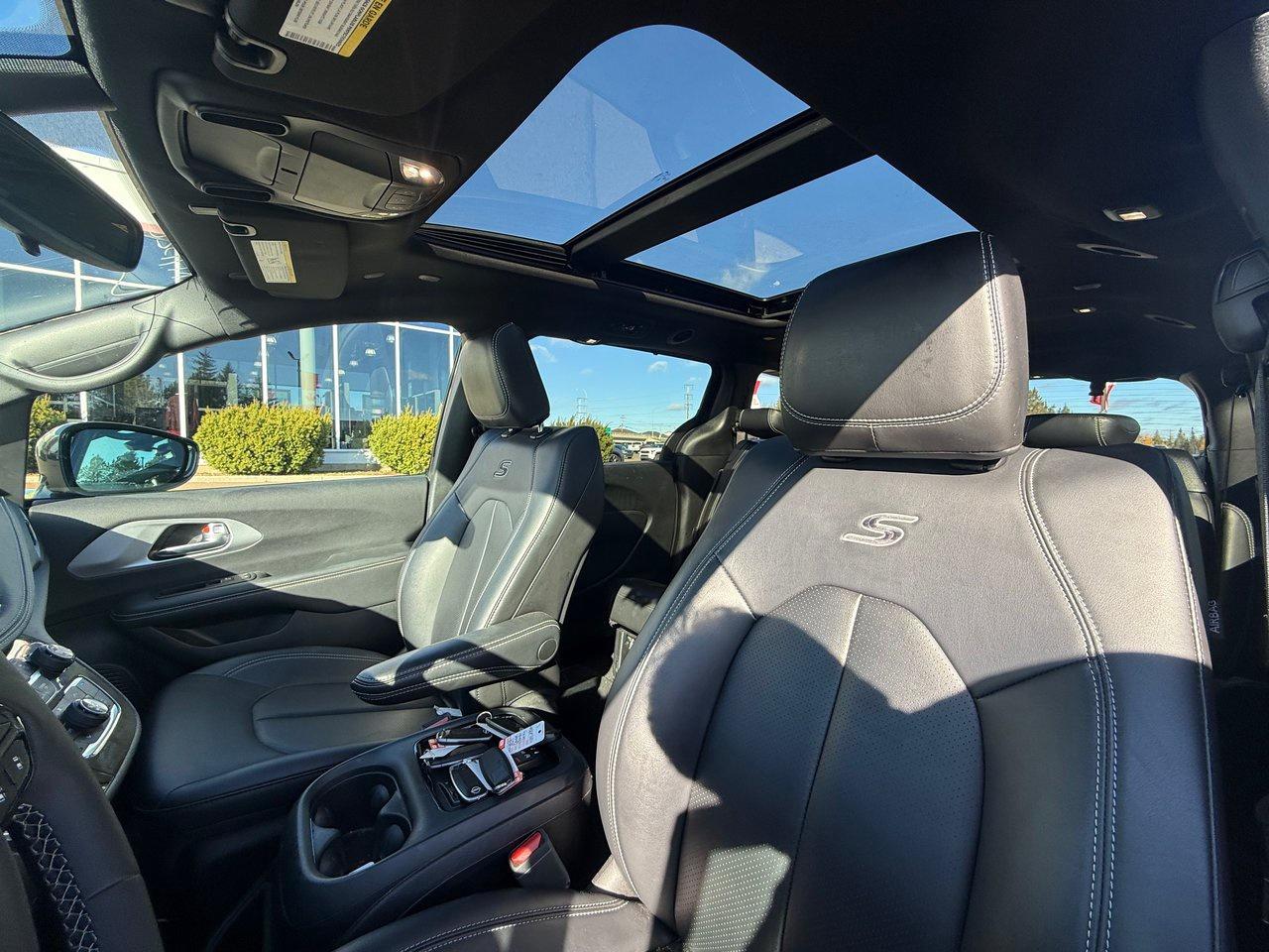 2024 Chrysler Pacifica Touring-L Photo