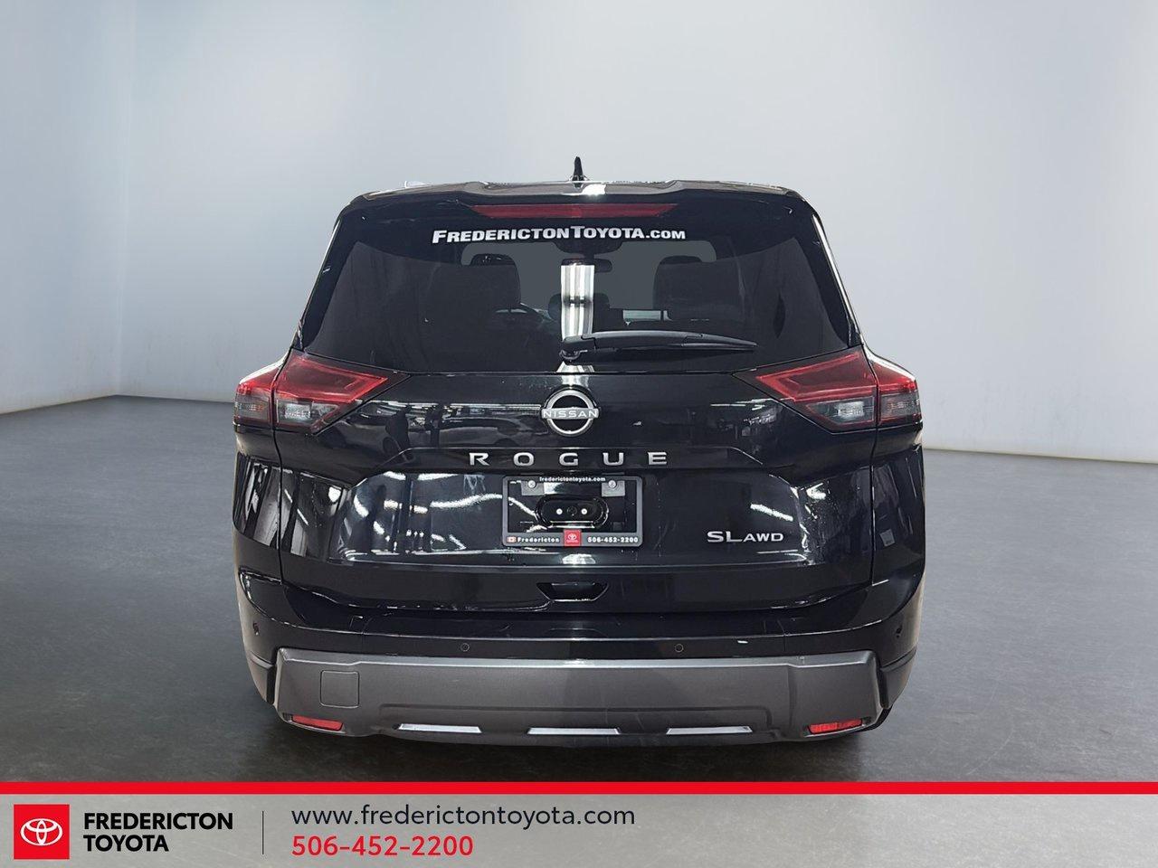 2024 Nissan Rogue SL Photo2