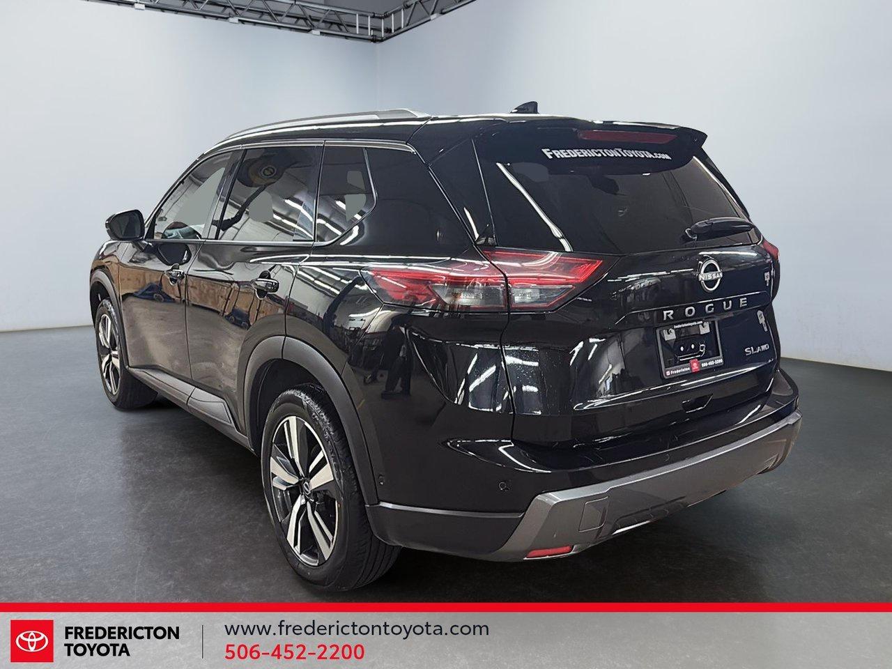 2024 Nissan Rogue SL Photo3