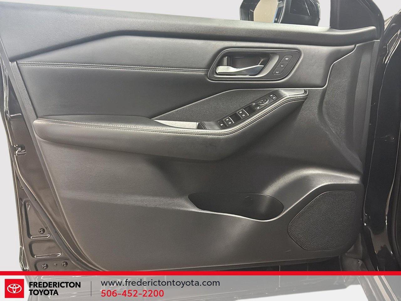 2024 Nissan Rogue SL Photo