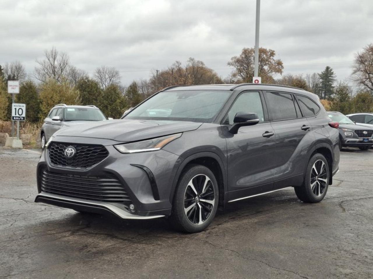 Used 2022 Toyota Highlander XSE AWD | Leather | Sunroof | Heated Wheel + Seats | CarPlay + Android | Rear Camera | and More ! for sale in Guelph, ON