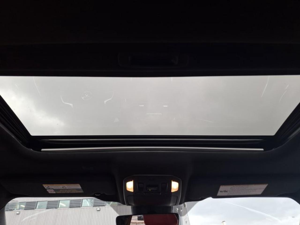 2022 Toyota Highlander XSE AWD | Leather | Sunroof | Heated Wheel + Seats | CarPlay + Android | Rear Camera | and More ! Photo