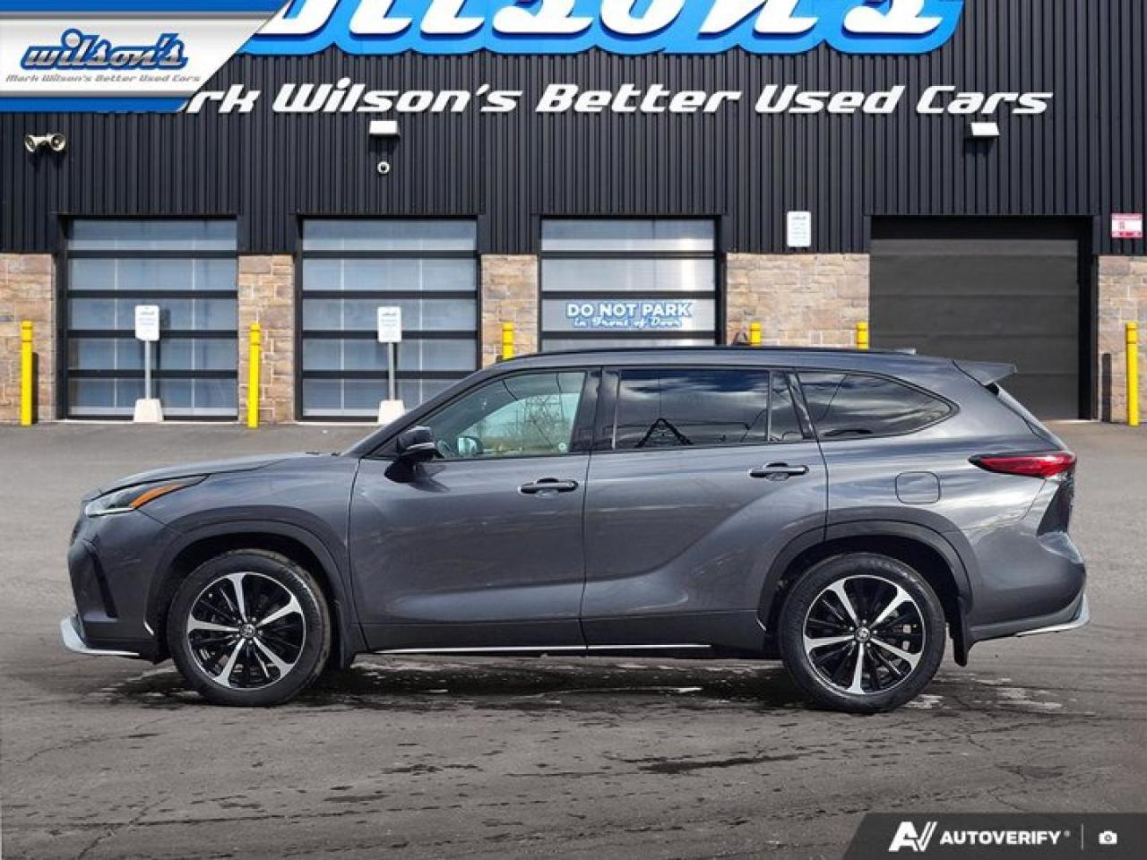 2022 Toyota Highlander XSE AWD | Leather | Sunroof | Heated Wheel + Seats | CarPlay + Android | Rear Camera | and More ! Photo