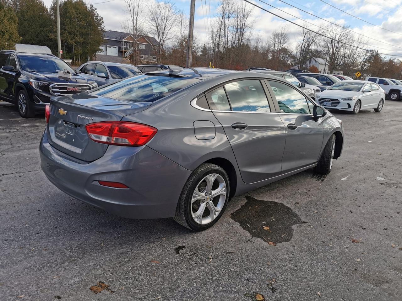 2019 Chevrolet Cruze Premier Photo4