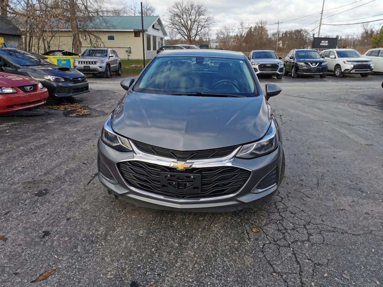 2019 Chevrolet Cruze Premier - Photo #2