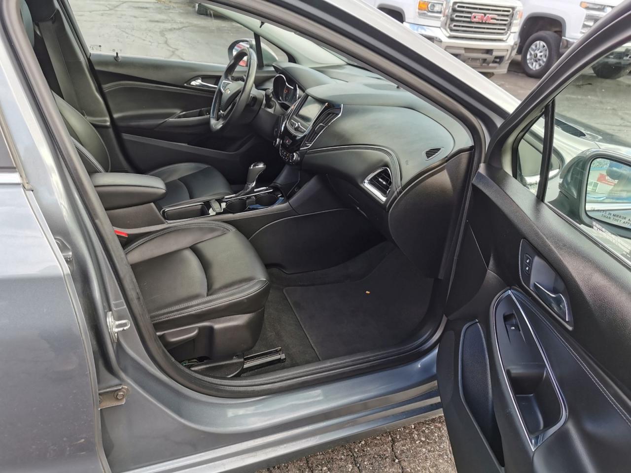 2019 Chevrolet Cruze Premier - Photo #22