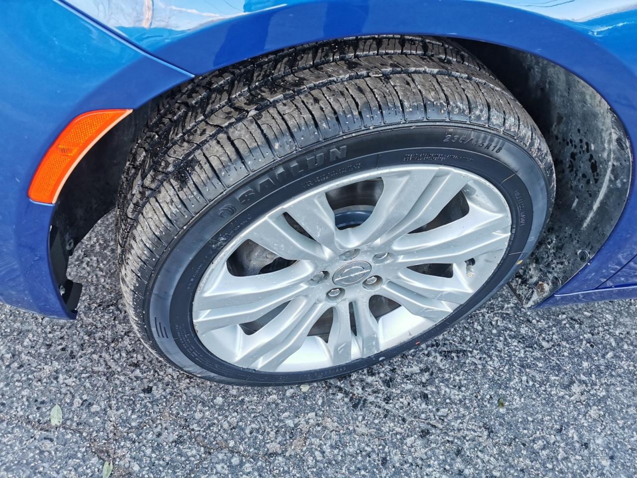 2015 Chrysler 200 Limited - Photo #9